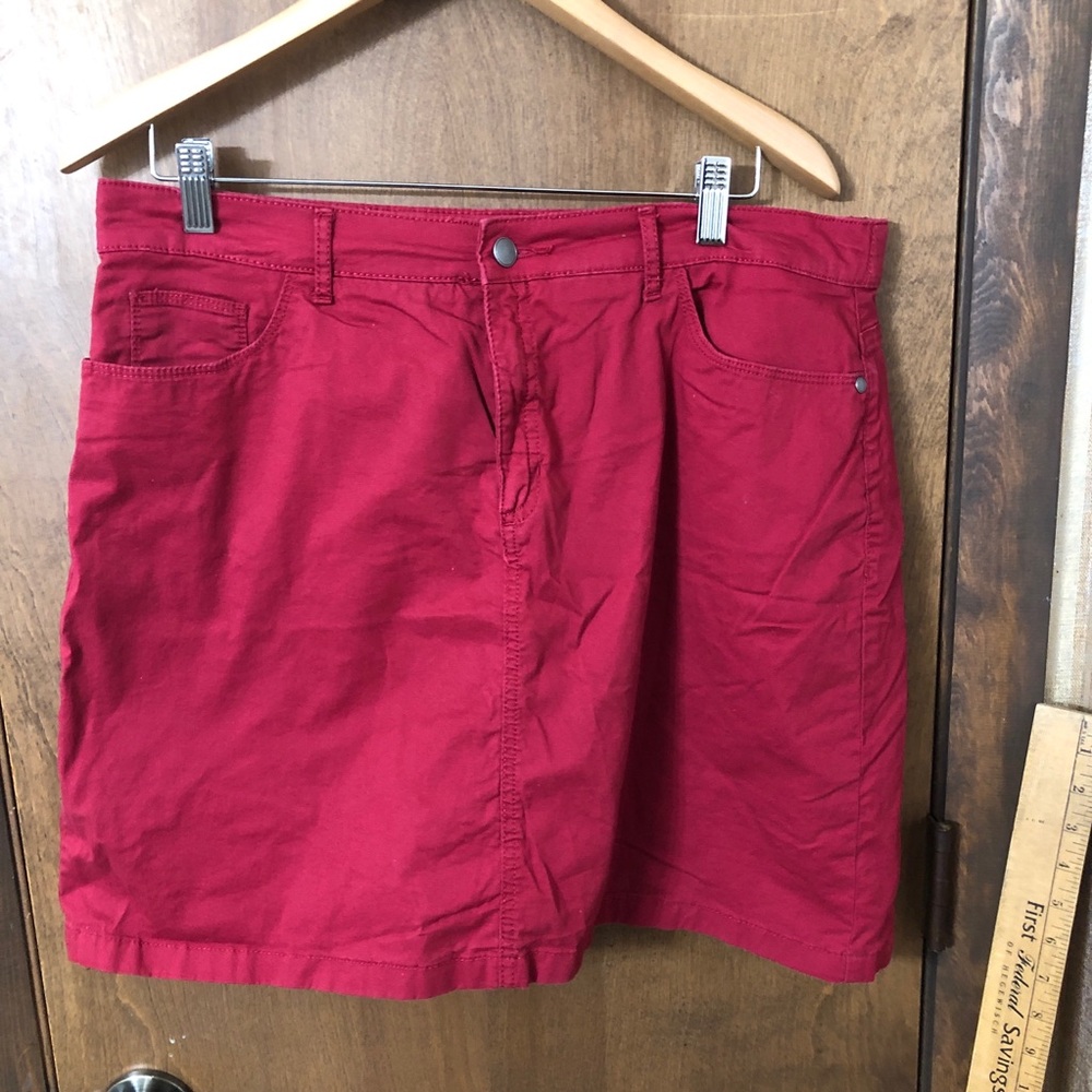 Croft & Barrow Women’s 16 Classic Fit Red Skort W/Pockets. Stretch Short.